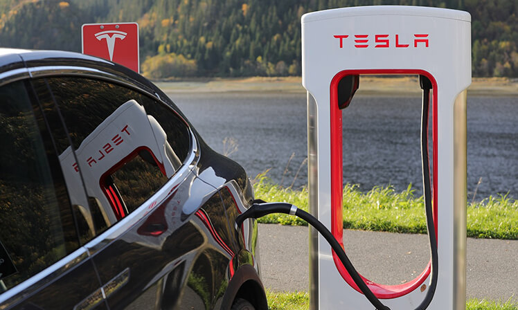 Tesla se destaca na inovação automobilística